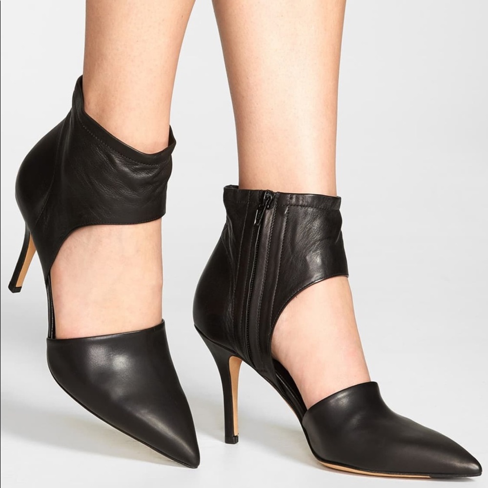 Vince black leather close toed heels